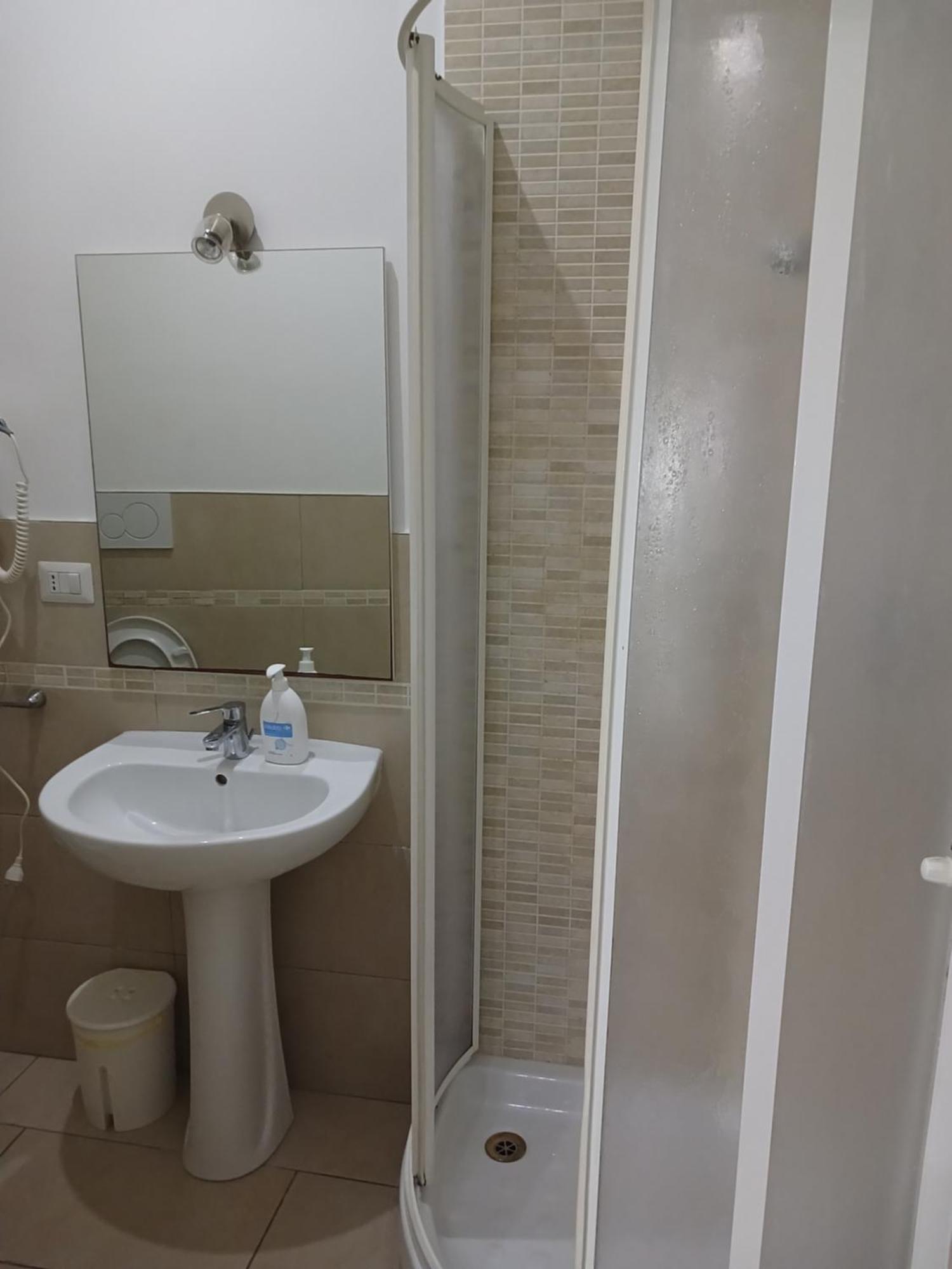 Guest House San Pietro โรม ภายนอก รูปภาพ